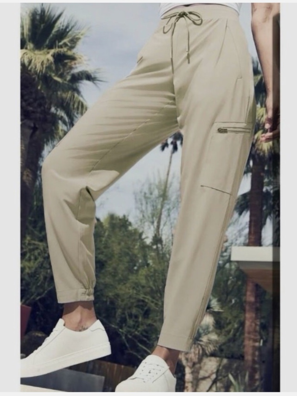 Athleta Go Far Travel Pant / Beige Khaki Lightweight Active Pants Size 12